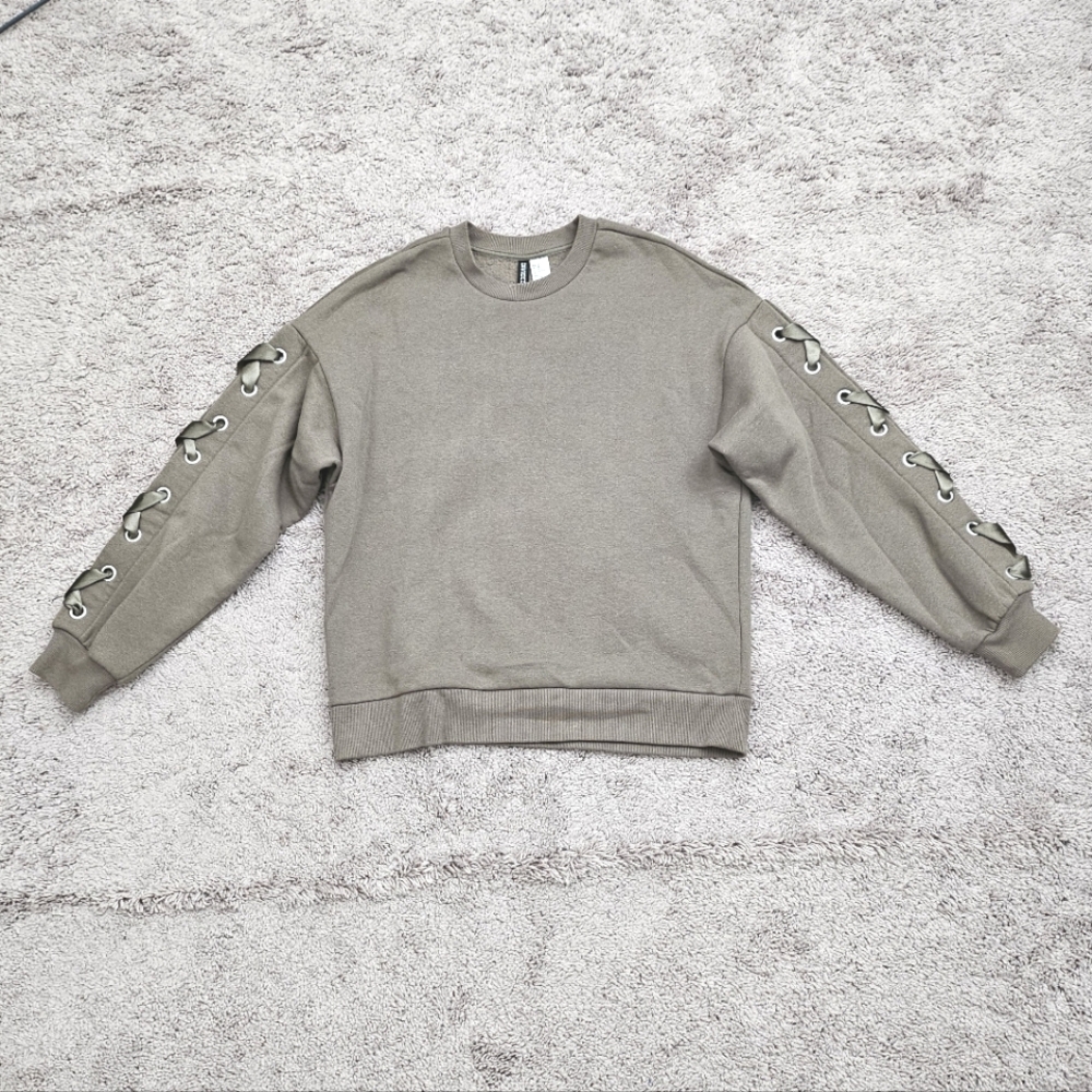 Sweatshirt with Ribbon
